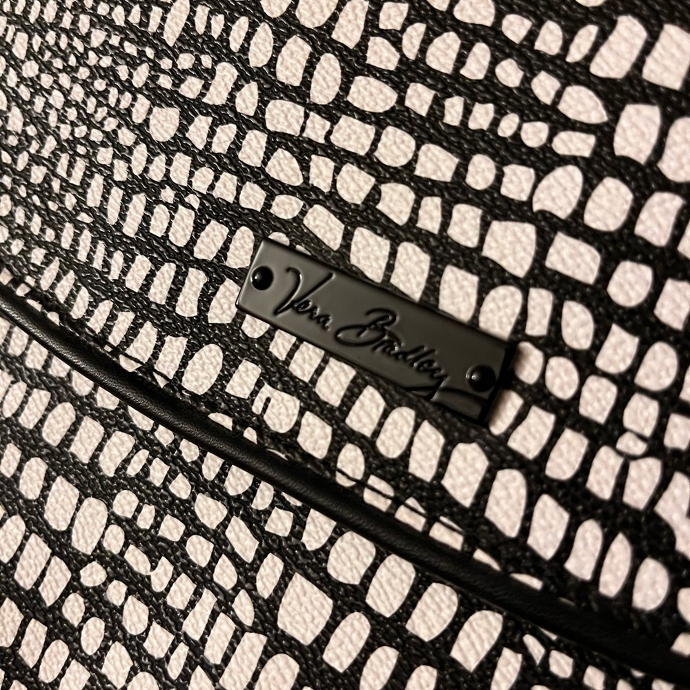 LIKE NEW Vera Bradley Faux snakeskin pattern black and white crossbody